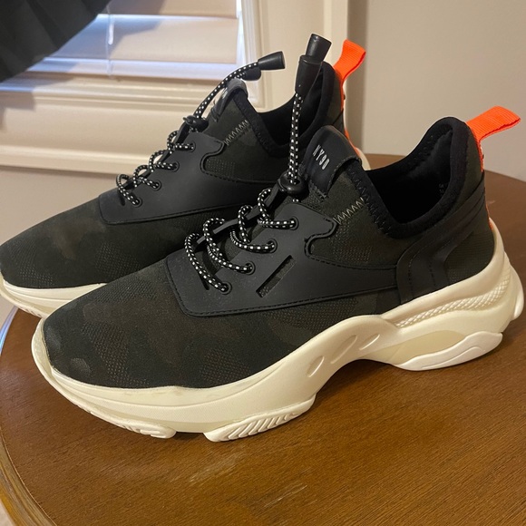 Steve Madden Myles Camo Sneakers - Picture 6 of 7